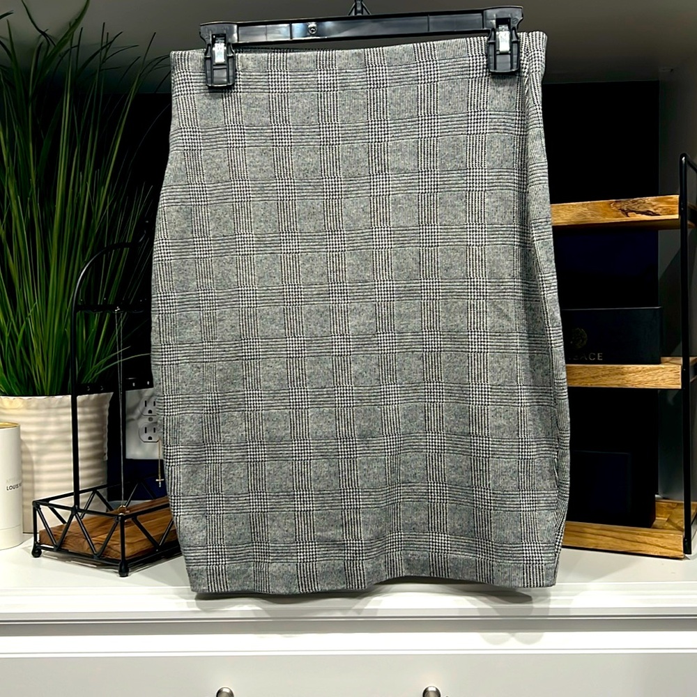 Express grey skirt Small Petite 55% POLYESTER 43% COTTON 
2% SPANDEX